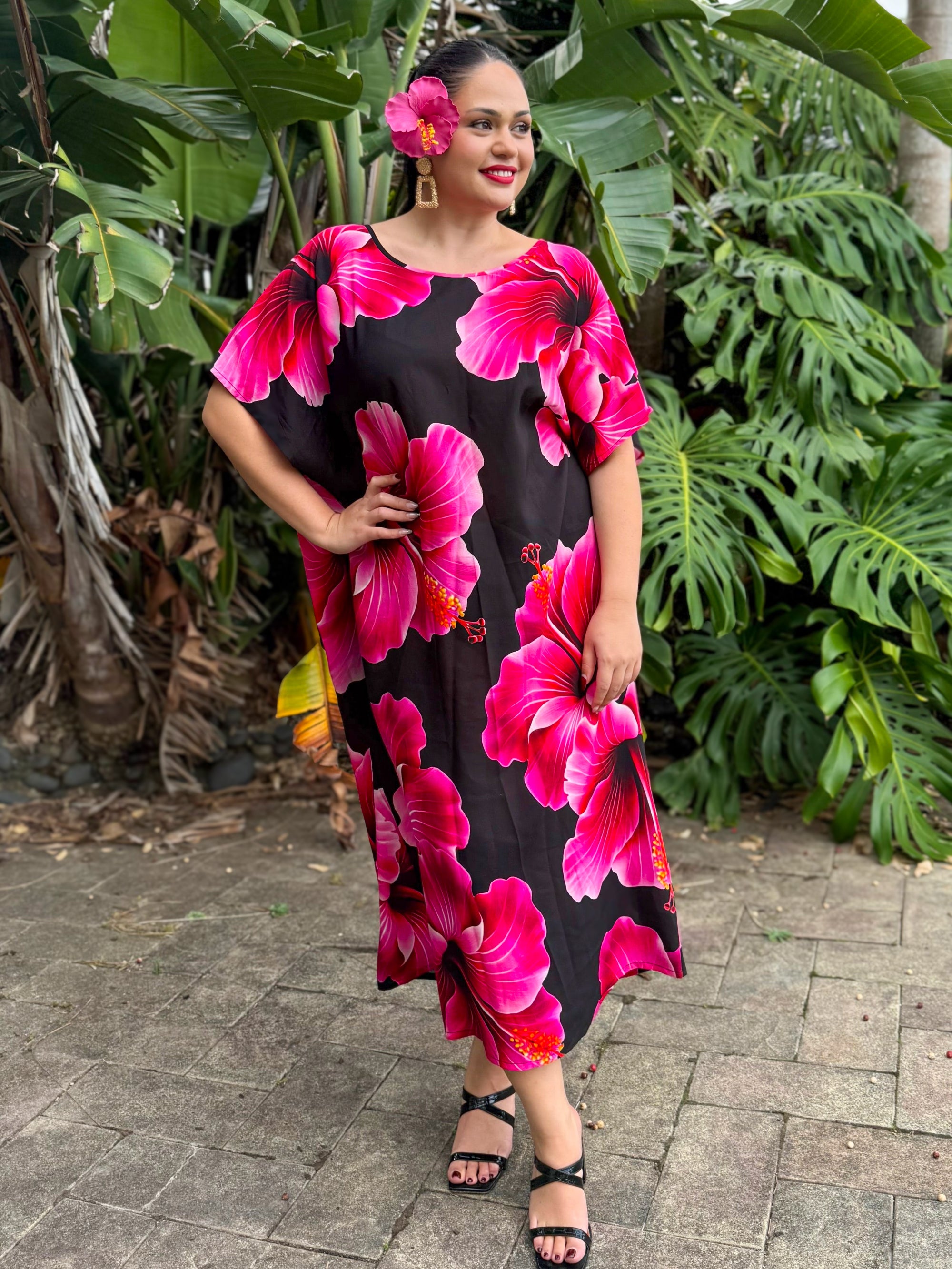 Yasmin Kaftan - Midnight Hibiscus